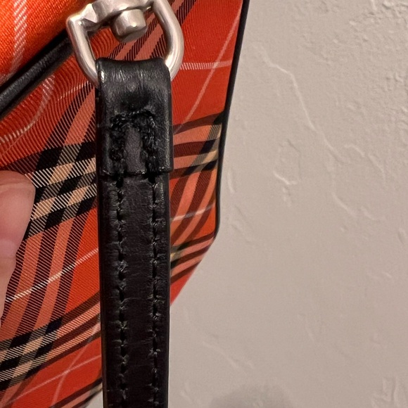 Pre-Loved Authentic Burberry Pochette - Picture 4 of 8